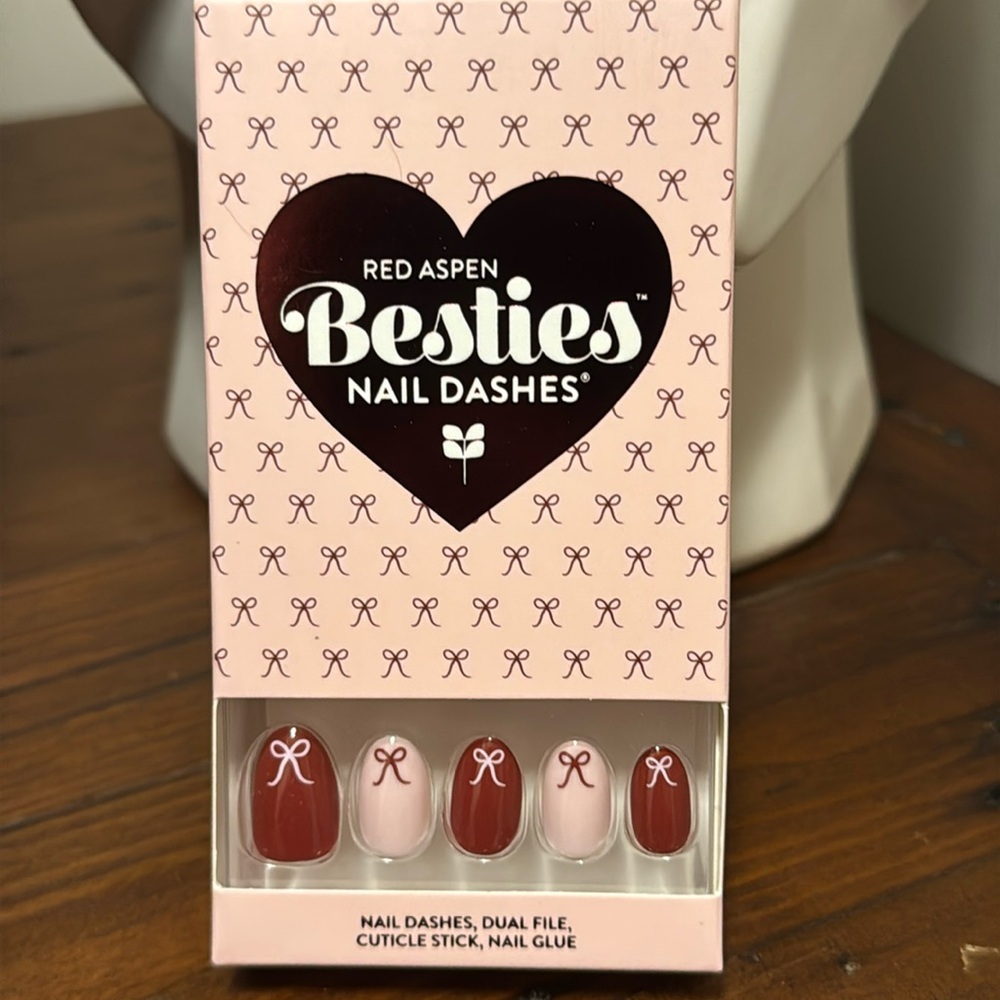 RED ASPEN Besties And Bows Jasmine Nail Dashes 24 Pop On almond 0-9 Short